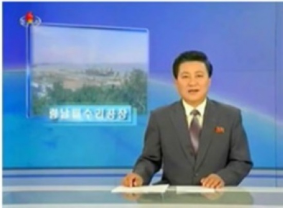 朝鲜电视台新闻联播改革主播不再低头看稿(图