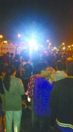 辽宁营口大学旁三氧化硫泄漏 学生深夜集体外