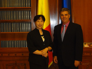 驻罗马尼亚大使霍玉珍拜会罗议会众议长(图)-搜