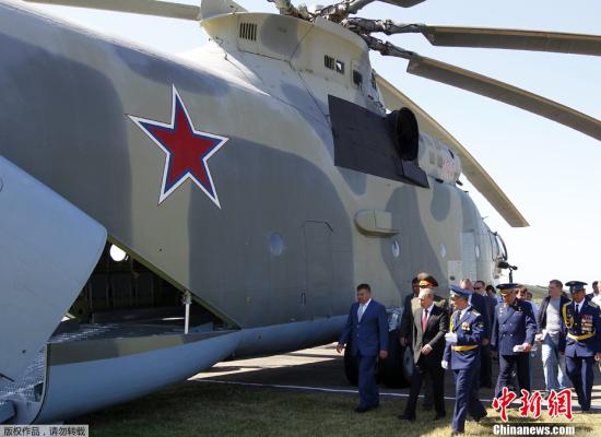 当地时间2012年6月14日，俄罗斯科列诺夫斯克，总统普京视察第393空军基地。