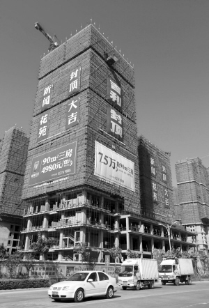 晋江经济报报业大楼顺利封顶。