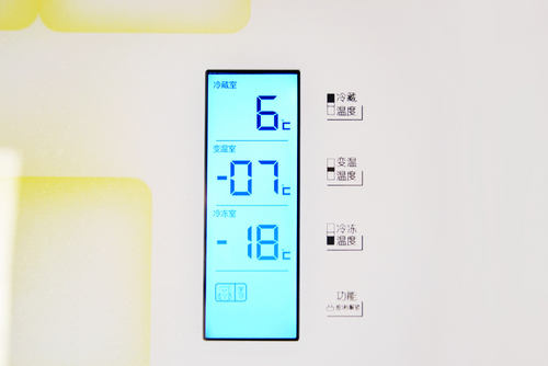 智能功能在智能功能状态下，冷藏室/变温室/冷冻室分别设置为5℃/-7℃/-18℃。