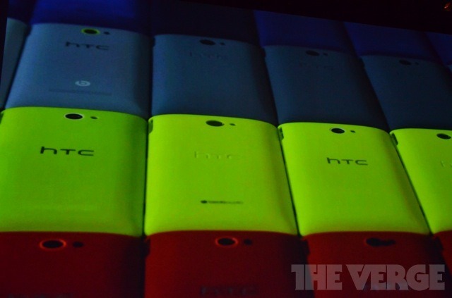 HTC在美发布两款WP8手机 11月在50多个国家上市