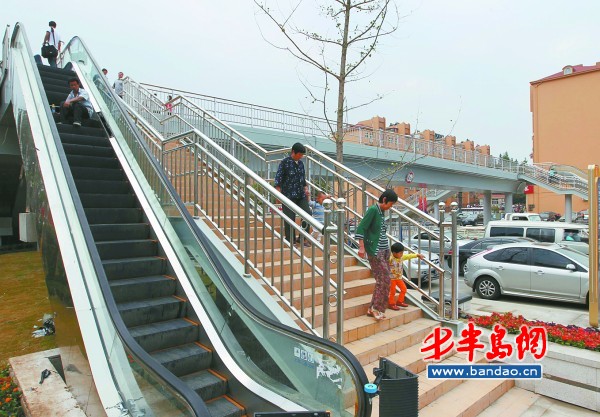 过黑龙江中路今起走天桥配八部自动扶梯
