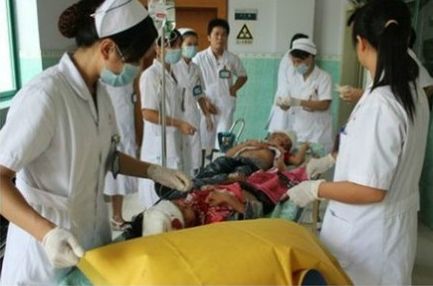 广西平南县一名男子砍杀小学生 已致3死13伤