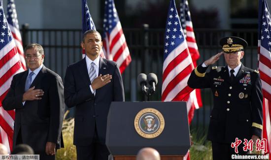 当地时间9月11日，美国总统奥巴马（中），参谋长联席会议主席邓普西（右）以及国防部部长帕内塔出席五角大楼举办的9.11事件十一周年纪念仪式。