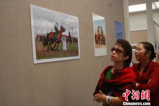 世界四大草原之一呼伦贝尔摄影精品展在桂林开