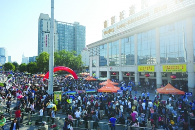 南京昨日超50万人涌出 客流爆发汽车站拥堵(图