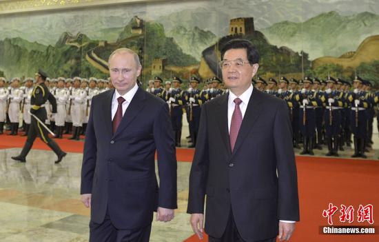6月5日，中国国家主席胡锦涛在北京人民大会堂举行仪式欢迎俄罗斯总统普京访华。中新社发 廖攀 摄