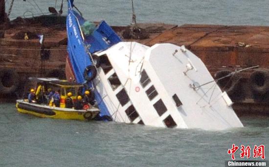 香港消防处称海底能见度低阻碍撞船事故救援