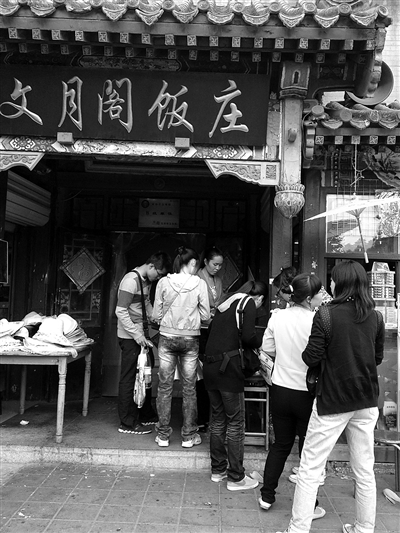 北京动物园内商业网点增一倍 游客称饭菜售价