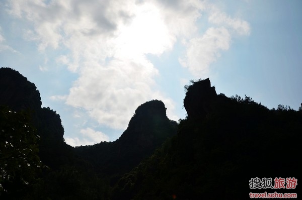 奇峰由人来想像