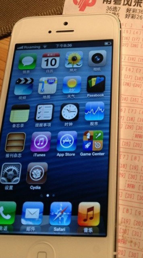 至于是否为完美越狱网友表示在短暂试玩后，越狱iPhone5已被拿走，无法确定。