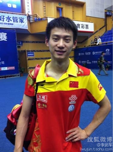 图文:2012乒乓球全锦赛 帅气的周雨