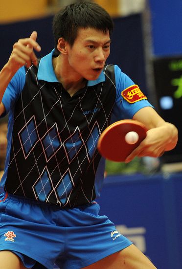 图文:2012乒乓球全锦赛决赛 周雨反手变直线