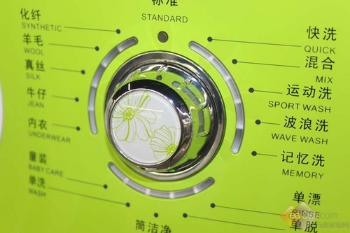 在洗涤程序方面，美的MG60-1201LPC洗衣机配备了16种洗涤程序，其中不乏化纤、羊毛、真丝、牛仔、内衣、童装、运动洗、波浪洗、筒清洁等具有特殊功能的专门洗涤程序，十分方便。