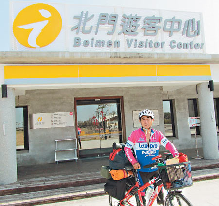 62岁大陆游客单车环台湾 警察邀睡派出所