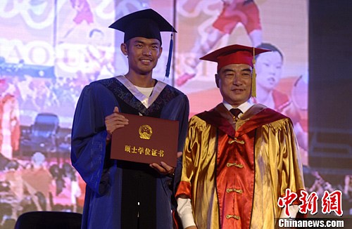 林丹被授予硕士学位证书称读博士首选华侨大学