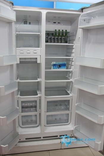 海信BCD-576WT/A冰箱内部照明采用LED灯，具有寿命长、功率低、发热少的特点，对食物的保鲜影响很小。