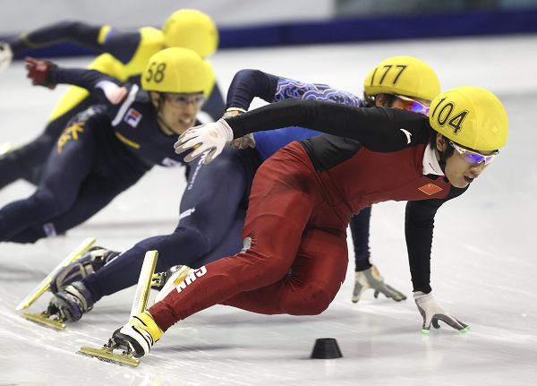 图文2012短道世界杯加拿大站龚秋文在比赛中