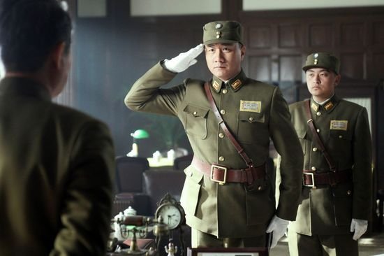 由胡军,柯蓝等主演的电视剧《孤军英雄》收视一路走高,单集最高收视率