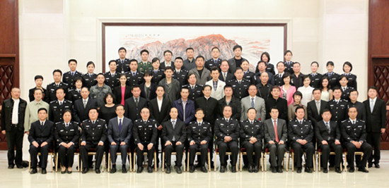 营盘镇警事曲终人未散王笛出席座谈会