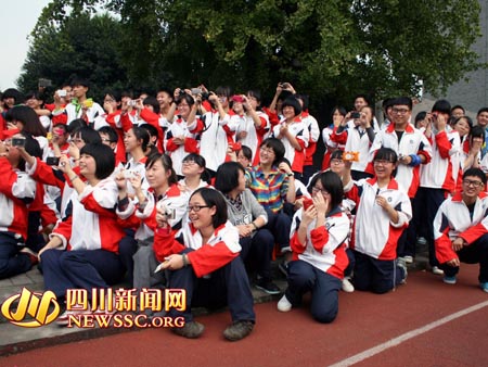 奥运会开进树德协进 成都中学生展国际风采(图)