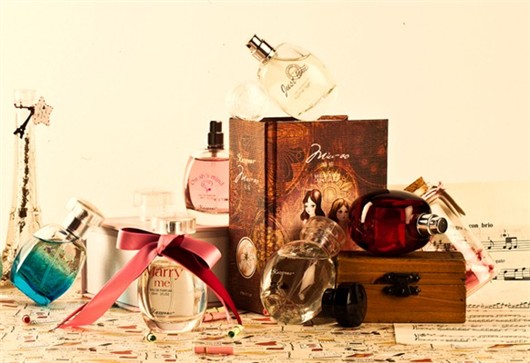 解密:布拉吉香水品牌的包装和设计师(组图)