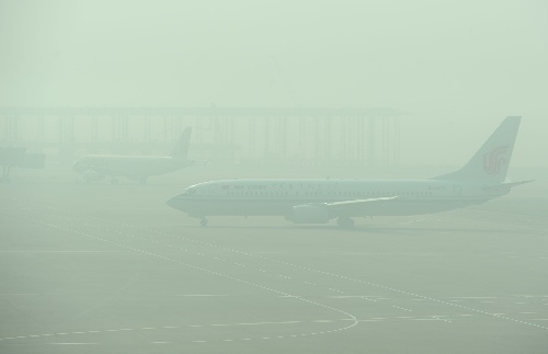 (1)南京机场大雾致航班延误