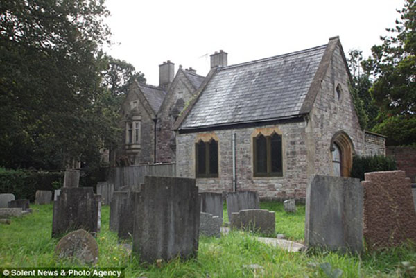 英国最恐怖房屋建在墓地 客厅曾是停尸房(组图)