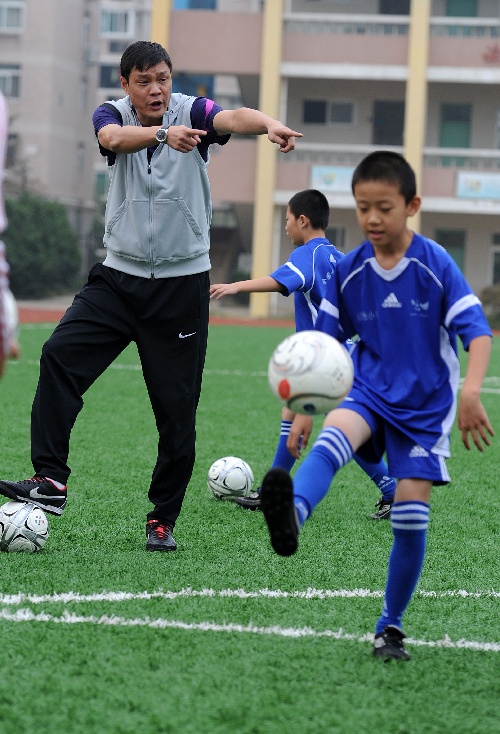 (2)范志毅合肥执教校园足球队