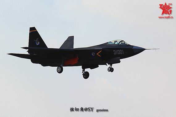 中国歼31战机或为航母准备 设计符合舰载机要