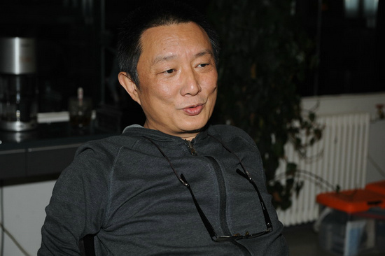 张黎，人称“黎叔”，金牌摄影师和电影电视两栖导演