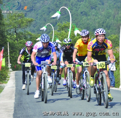 骑行在画卷中梵净山麓举行全国“环梵”自行车大赛