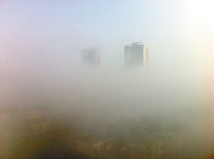 :今明两天早晨还有雾 昨日一早,我市就被大雾环绕,部分高楼