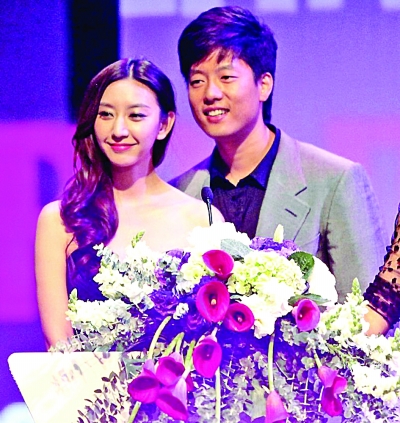 新婚后凌潇肃唐一菲首次亮相 两人对怀孕充满兴趣(图)