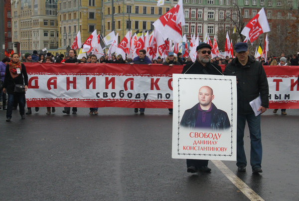 俄极右翼举行"俄罗斯游行"大规模活动(组图)