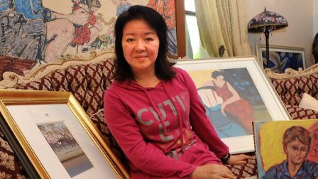 澳洲华裔女子因迁居拍卖收藏古董 数百人疯抢(图)