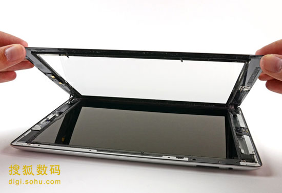 苹果iPad 4拆解: 维修难度大 换用LG显示屏