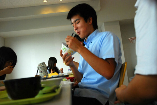 日本中学生午餐吃?(组图)小学部长v组图图片
