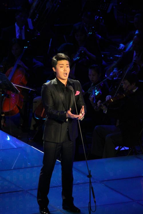 张英席中关村金秋演出唱响今夜无人入睡