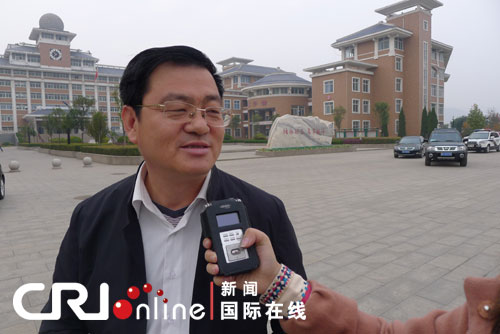 中国国际广播电台记者团回访涉县一中(组图)