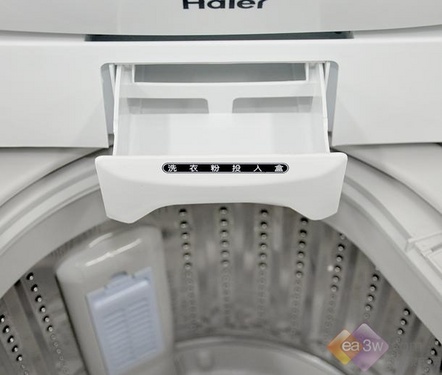 這款洗衣機可對衣物分量與材質對洗衣順序停止含糊掌握，以一定水位的高低、工夫的是非，主動挑選最佳洗衣順序，準確洗衣。