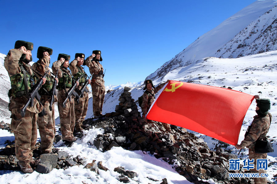 冰川见证——记者亲历新疆某边防团克克吐鲁克哨所官兵边境巡逻(组图)