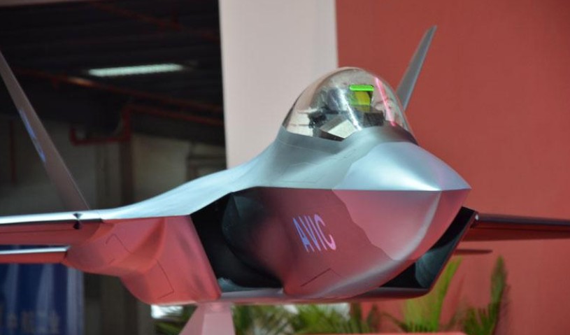 珠海航展最新消息:国产歼31隐形战机模型亮相