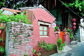 安平旧聚落巷弄，让游客发思古之情。 台湾《联合报》