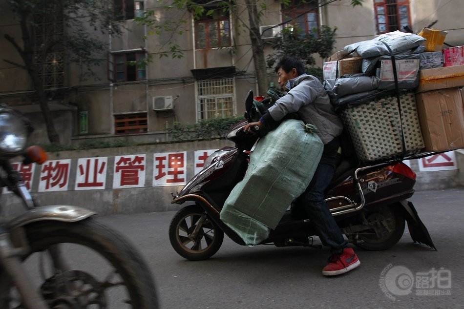 图片故事:疯狂的快递员