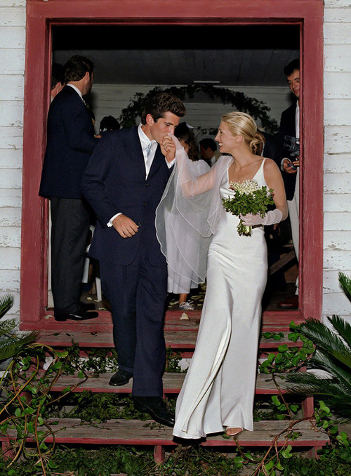 小约翰-肯尼迪与卡洛琳成婚是1996年美国上流