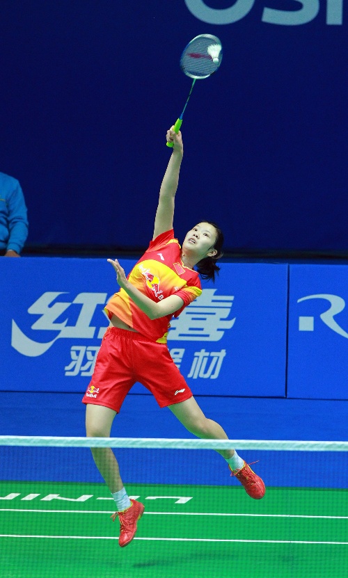 图文:羽毛球中国公开赛赛况 李雪芮回球瞬间