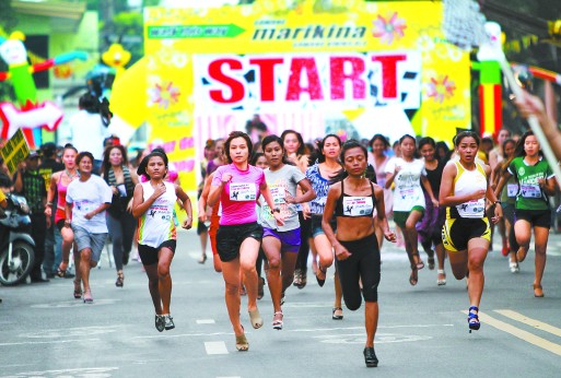 菲律宾马尼拉东部马里基纳市举行高跟鞋跑步比